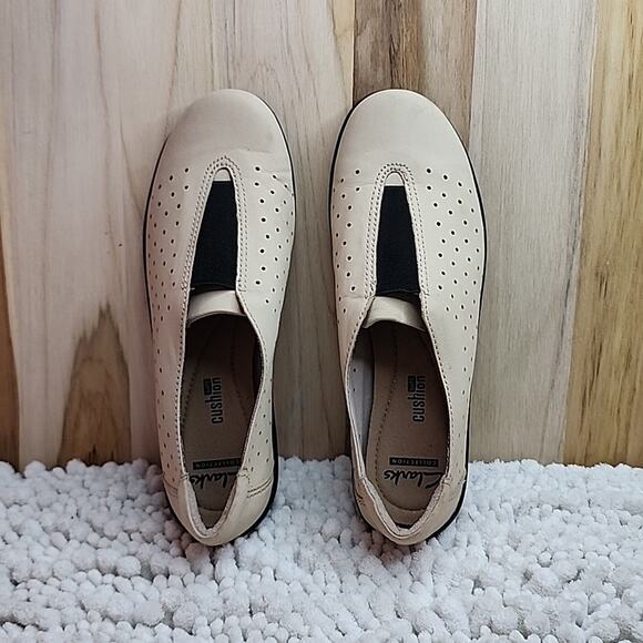 CLARKS COLLECTION NEW  CUSHION ELASTIC LOAFERS TAN IN VGUC CLEAN SIZE 6.5 LADIES - Picture 4 of 16